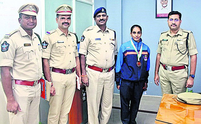 యోగా పోటీల్లో ఏఆర్‌ కానిస్టేబుల్‌కు కాంస్య పతకం1