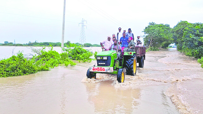 వరద ప్రభావిత ప్రాంతాల్లో కలెక్టర్ పర్యటన 1