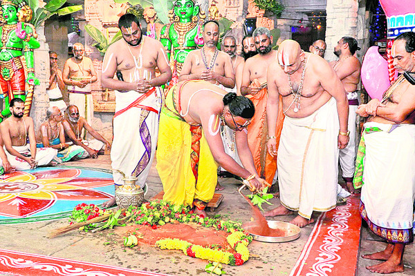 శ్రీవారి ఆలయంలో పుష్పయాగానికి అంకురార్పణ1