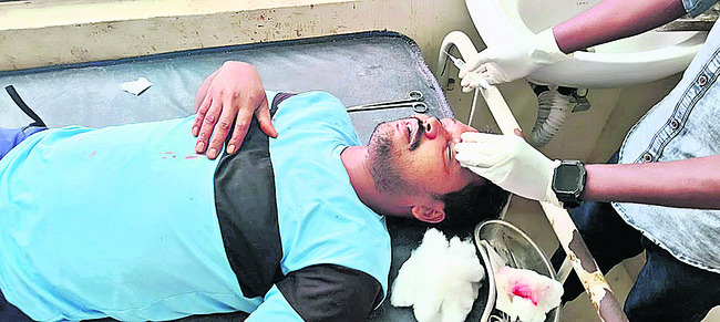 మద్యం మత్తులో వ్యక్తి వీరంగం1