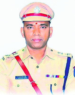 క్రాప్‌లోన్‌ ఇప్పిస్తానని.. భూమి కాజేశాడు 
1