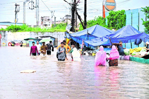 గ్రేటర్ వరంగల్ను ముంచెత్తిన కుండపోత వర్షం2