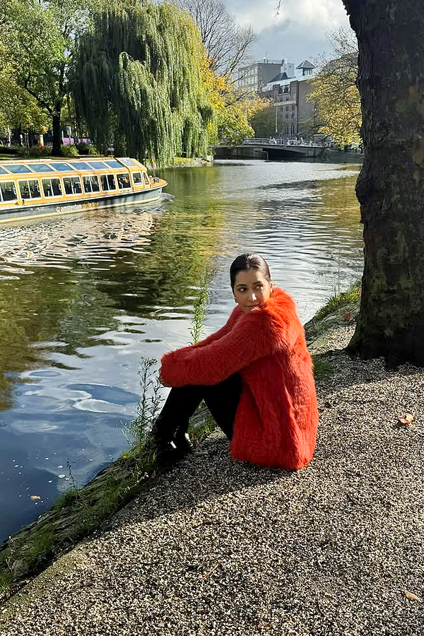 Actress Raashi Khanna Enjoying in the Vacation PHotos2