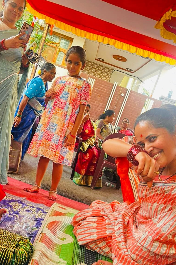 Anchor Anasuya Bharadwaj Enjoys At Her cousin sister Daughters wedding Photos4