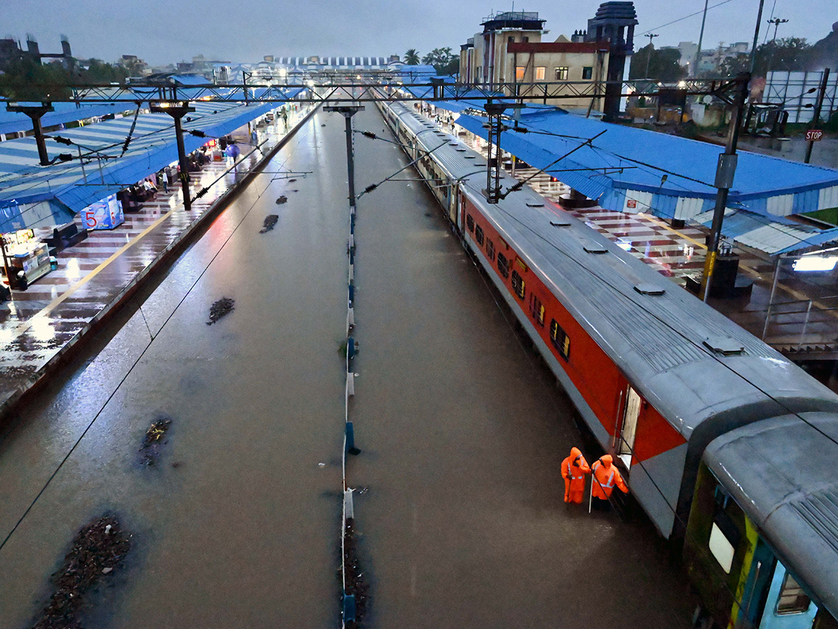 Cyclone Montha : Heavy Rainfall in Warangal District Photos1