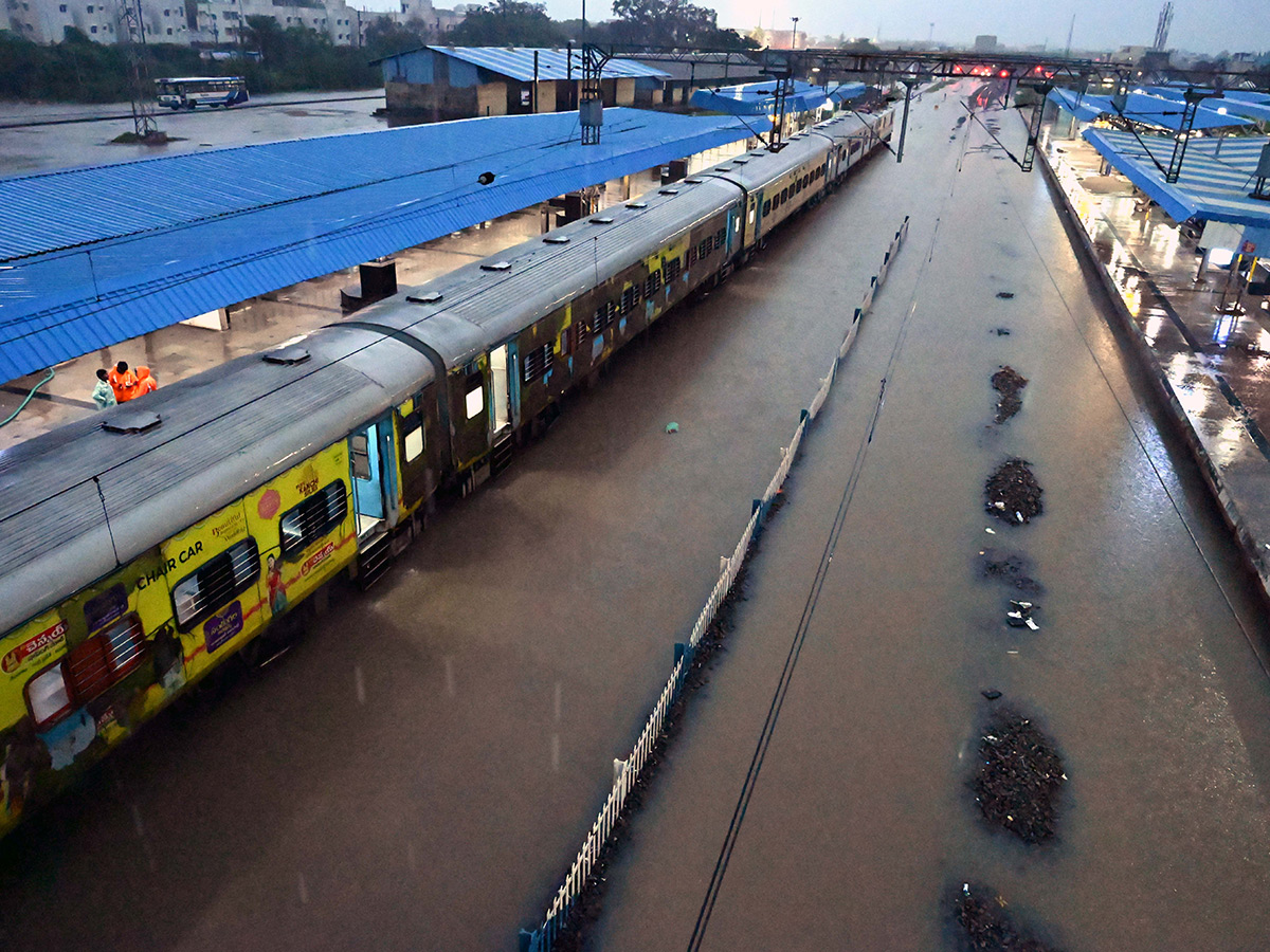 Cyclone Montha : Heavy Rainfall in Warangal District Photos12