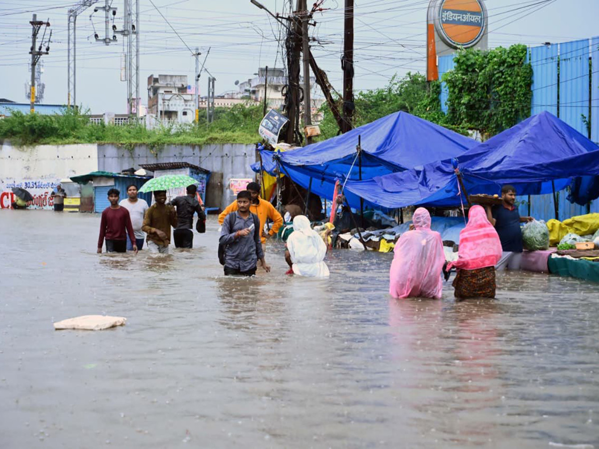 Cyclone Montha : Heavy Rainfall in Warangal District Photos13