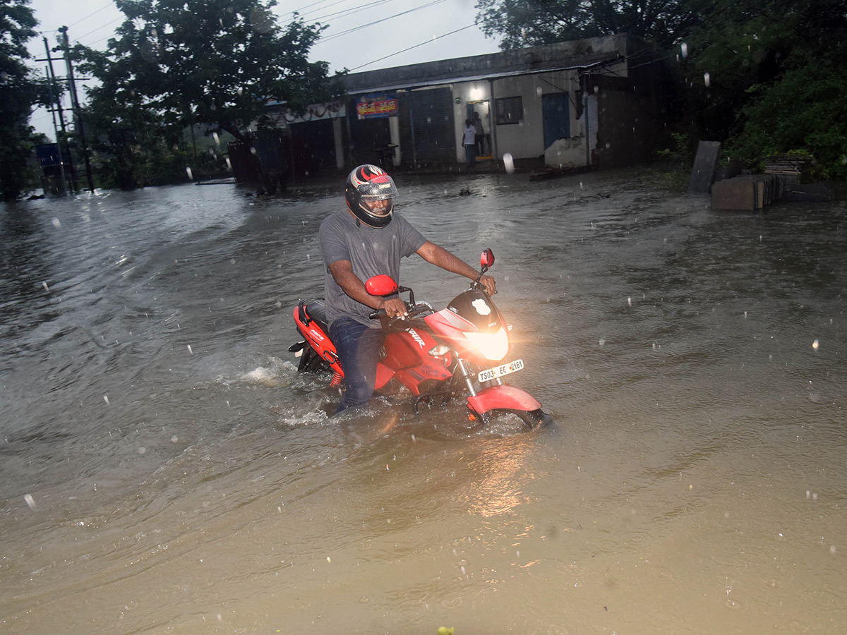 Cyclone Montha : Heavy Rainfall in Warangal District Photos17