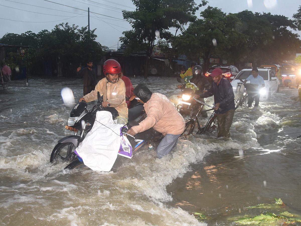 Cyclone Montha : Heavy Rainfall in Warangal District Photos19