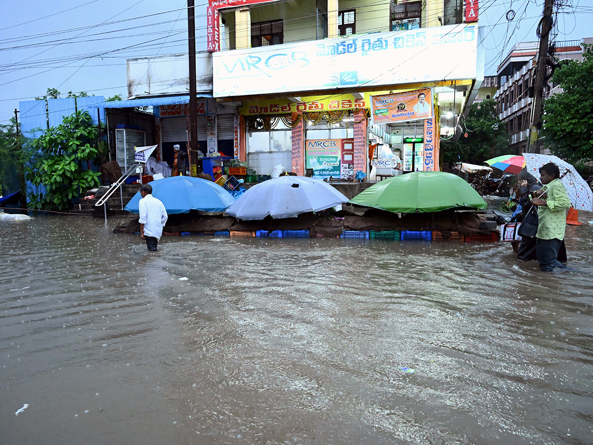 Cyclone Montha : Heavy Rainfall in Warangal District Photos2