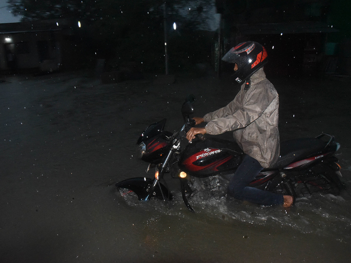 Cyclone Montha : Heavy Rainfall in Warangal District Photos21