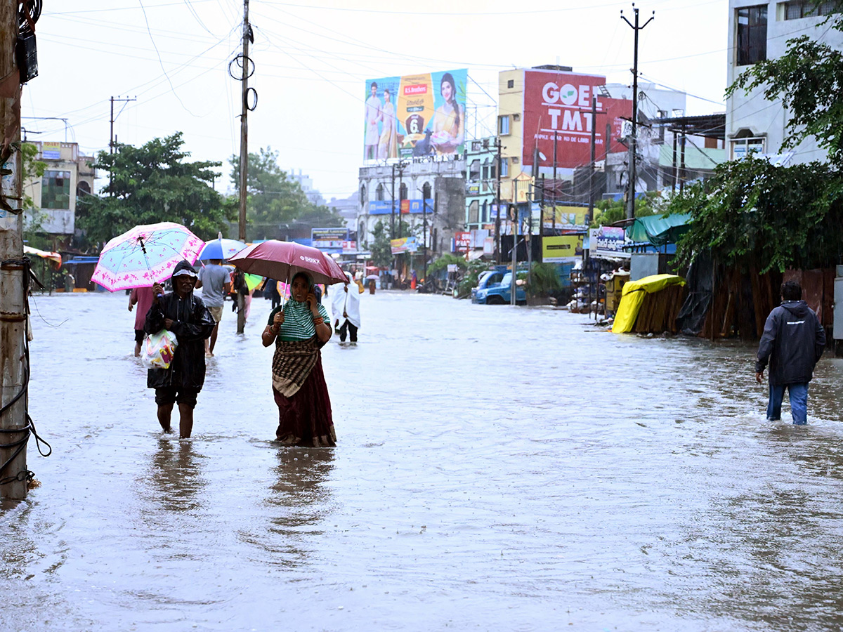Cyclone Montha : Heavy Rainfall in Warangal District Photos22