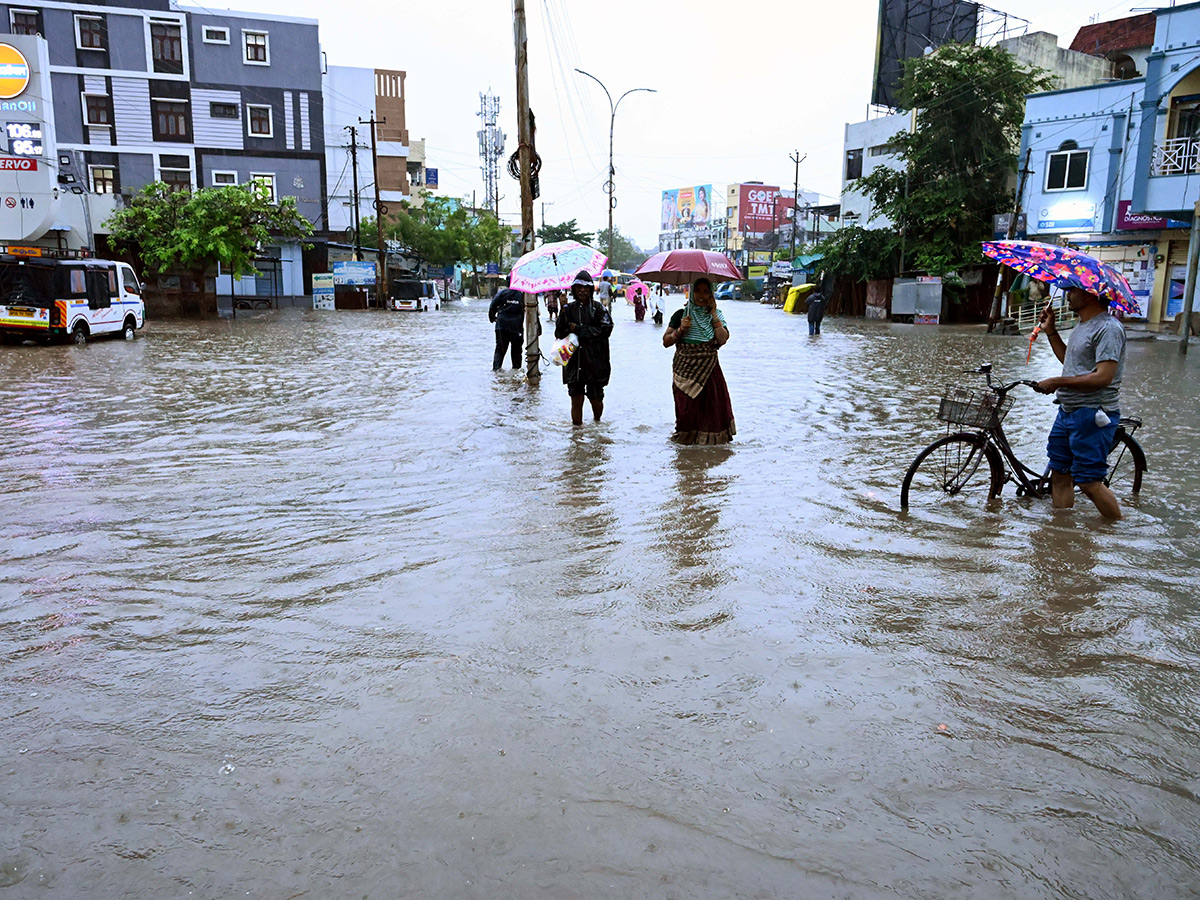 Cyclone Montha : Heavy Rainfall in Warangal District Photos23