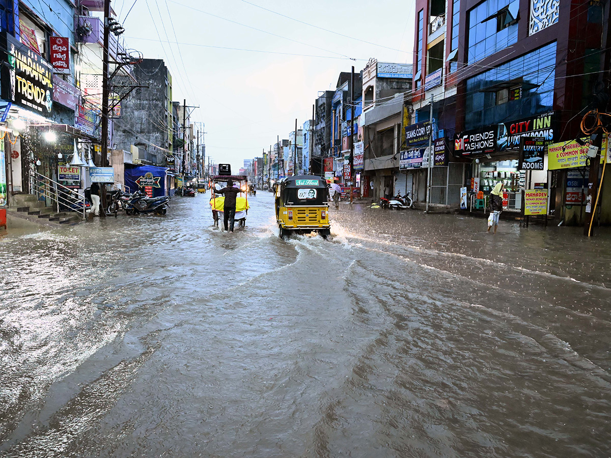 Cyclone Montha : Heavy Rainfall in Warangal District Photos6