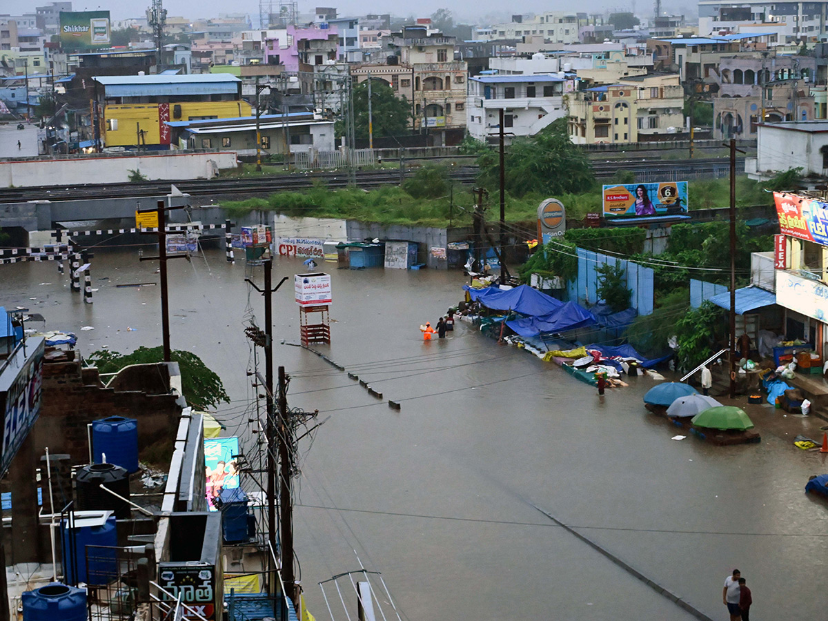Cyclone Montha : Heavy Rainfall in Warangal District Photos7
