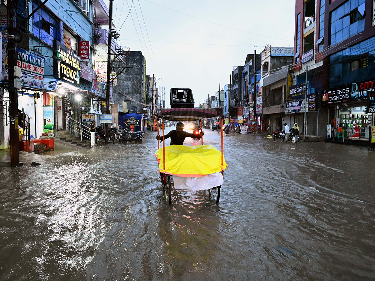 Cyclone Montha : Heavy Rainfall in Warangal District Photos8