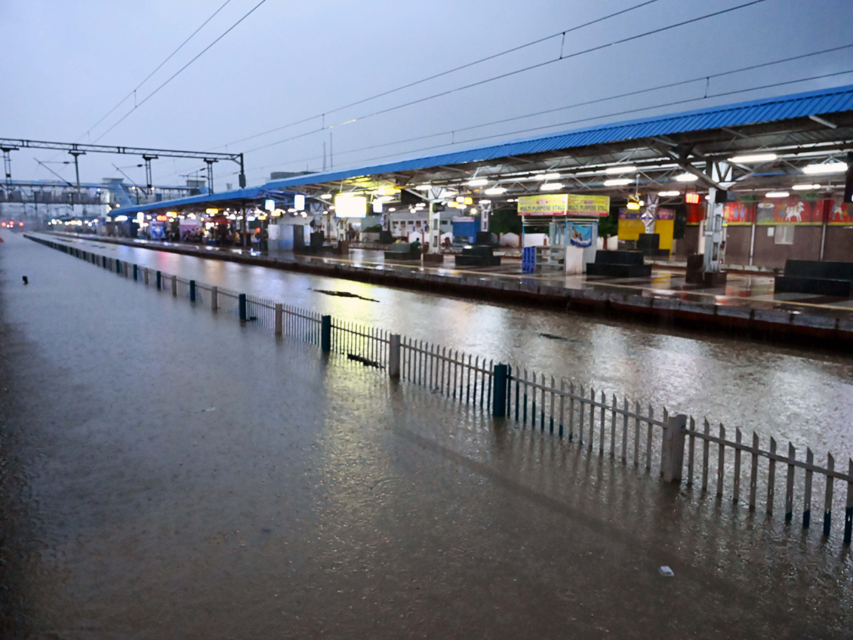 Cyclone Montha : Heavy Rainfall in Warangal District Photos9