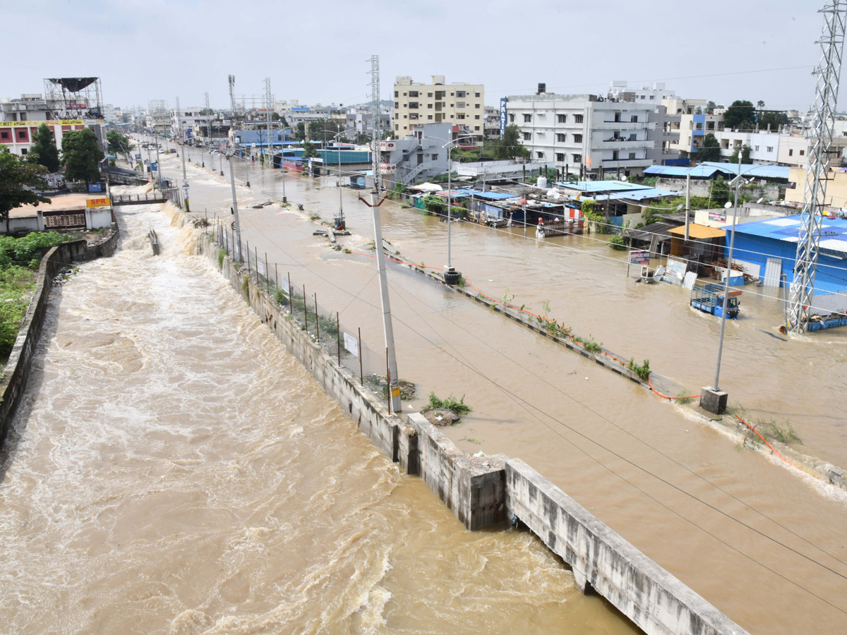 Cyclone Montha Effect : Heavy Floods In Warangal Photos22