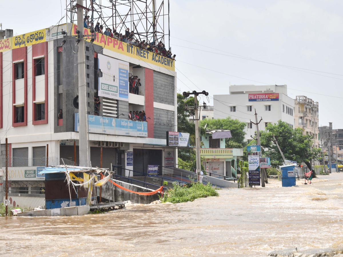 Cyclone Montha Effect : Heavy Floods In Warangal Photos27