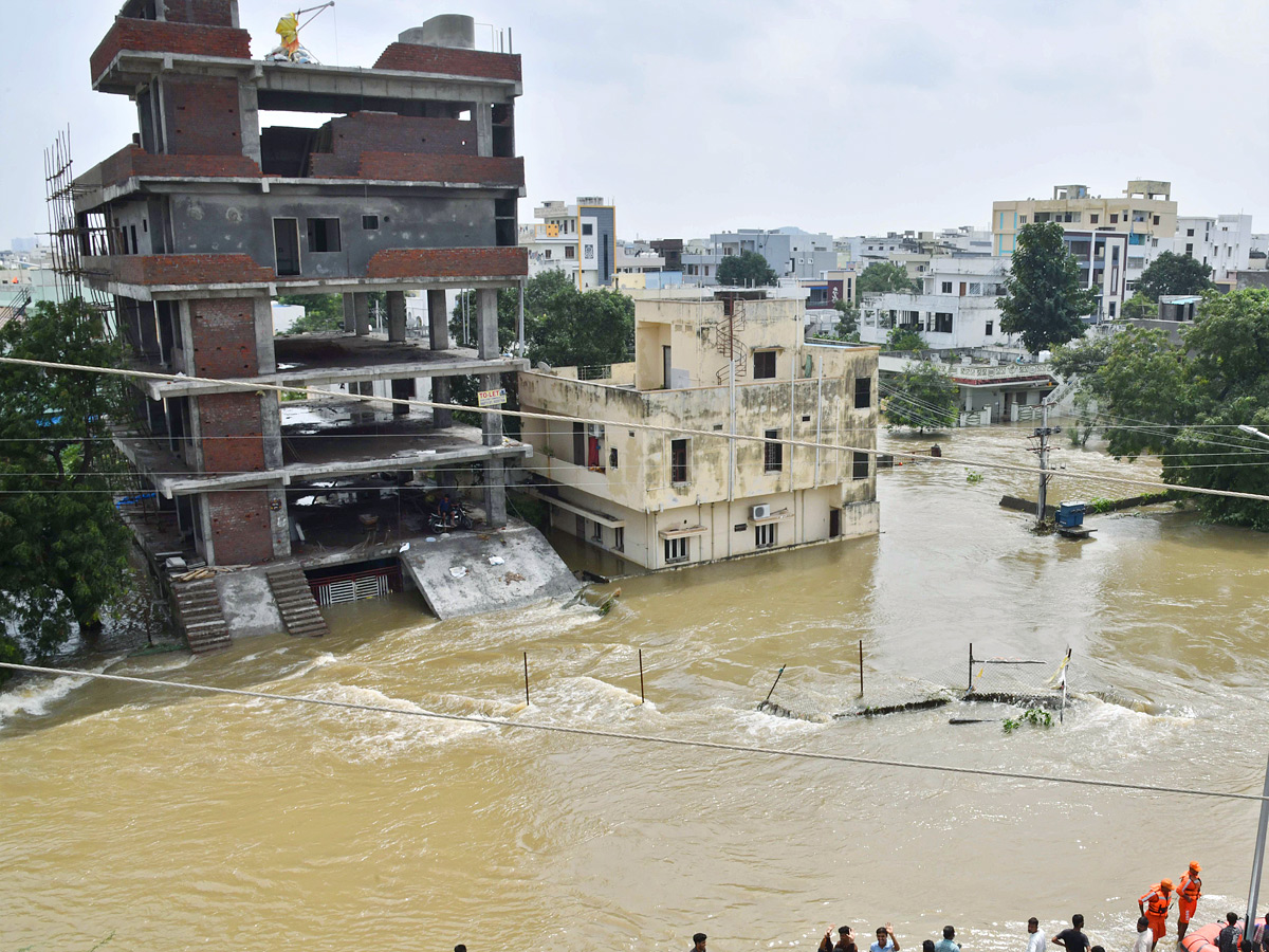 Cyclone Montha Effect : Heavy Floods In Warangal Photos4