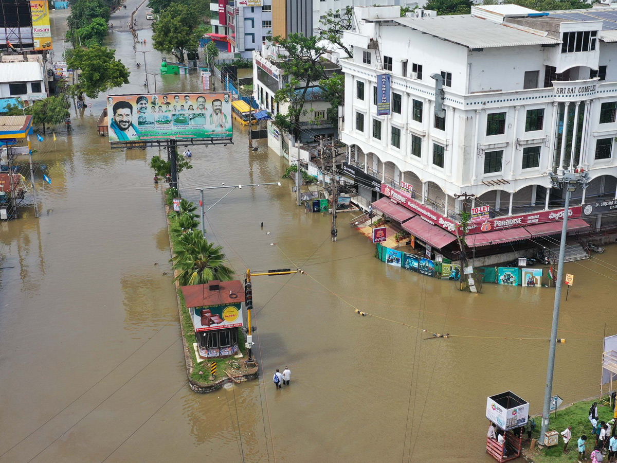 Cyclone Montha Effect : Heavy Floods In Warangal Photos37