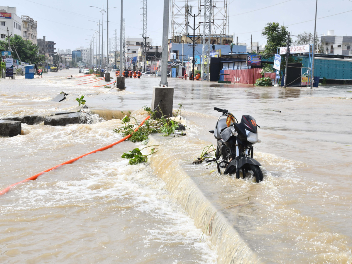 Cyclone Montha Effect : Heavy Floods In Warangal Photos38