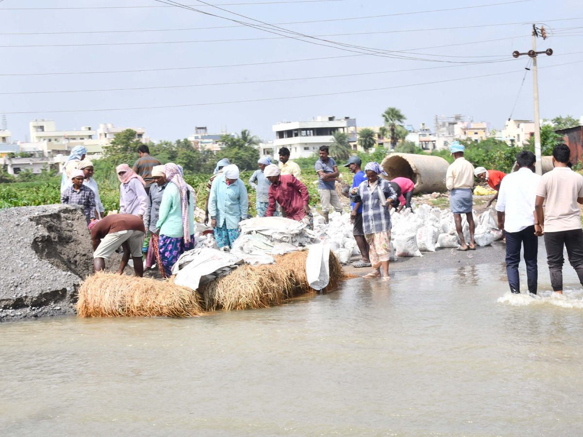 Cyclone Montha Effect : Heavy Floods In Warangal Photos6