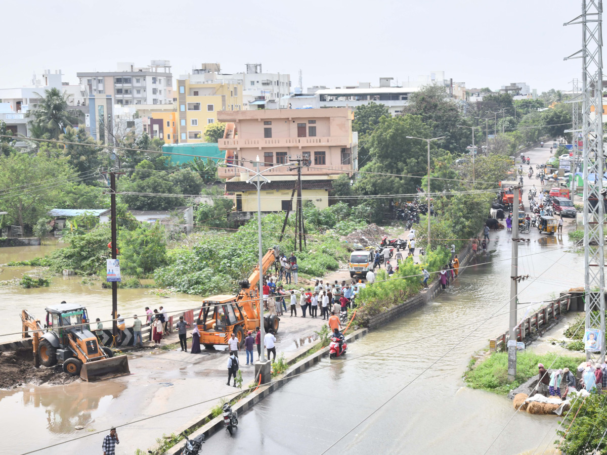 Cyclone Montha Effect : Heavy Floods In Warangal Photos8