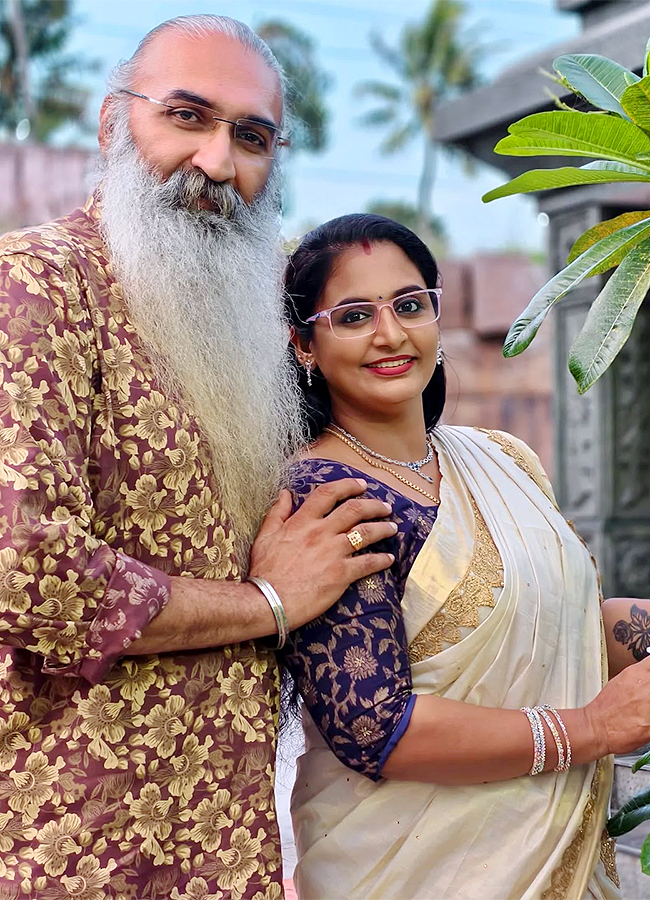 Kris Venugopal and Divya Sreedhar Wedding Anniversary Pics10