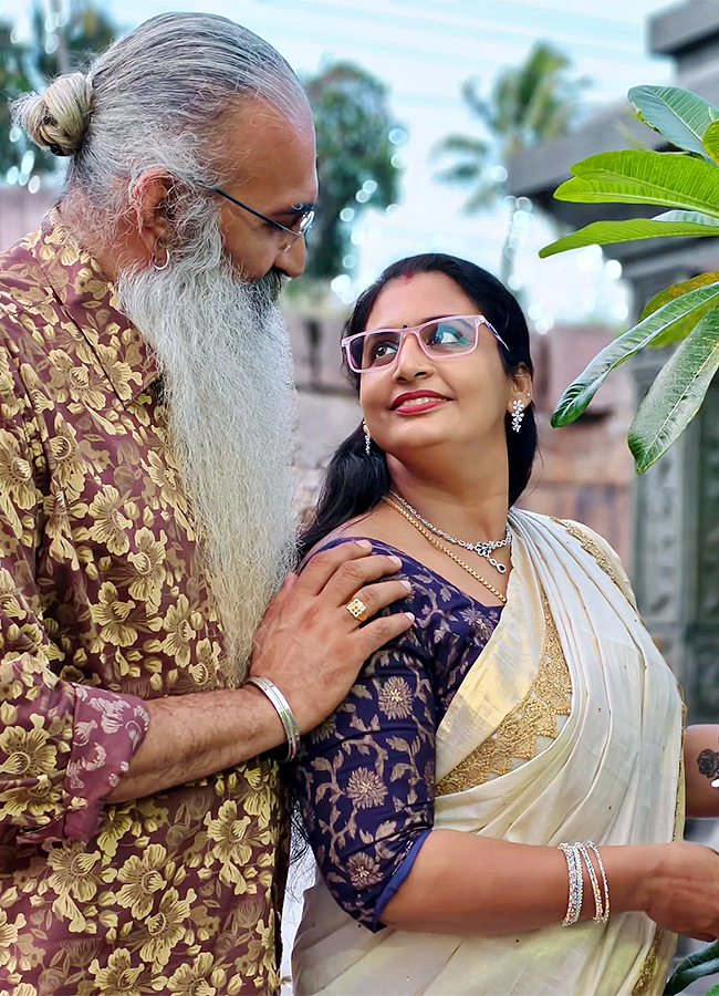 Kris Venugopal and Divya Sreedhar Wedding Anniversary Pics11