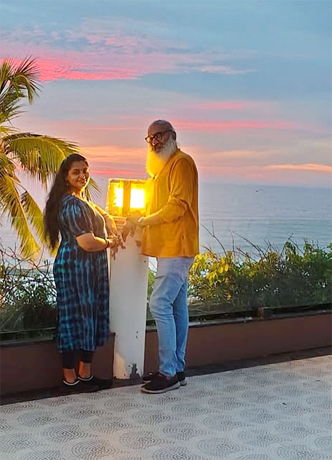 Kris Venugopal and Divya Sreedhar Wedding Anniversary Pics4