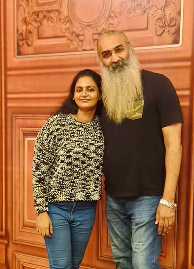 Kris Venugopal and Divya Sreedhar Wedding Anniversary Pics5