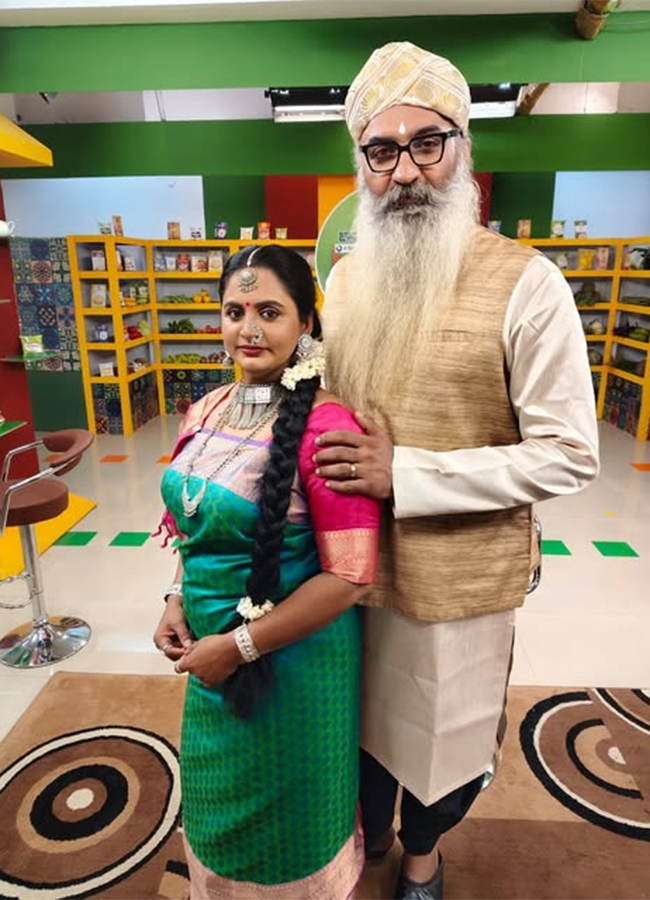 Kris Venugopal and Divya Sreedhar Wedding Anniversary Pics7