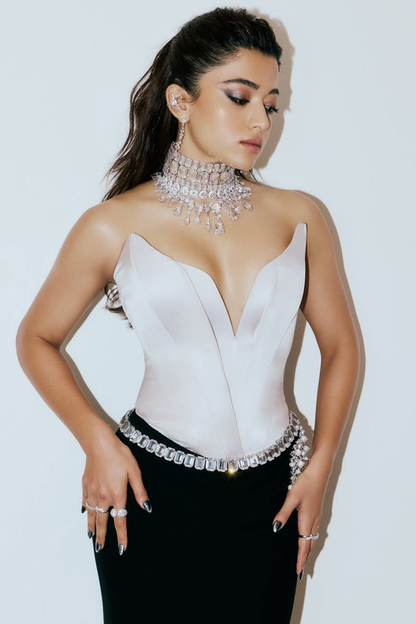 Rashmika Mandanna Slays The Fashion Game In A White Corset Top Photos5