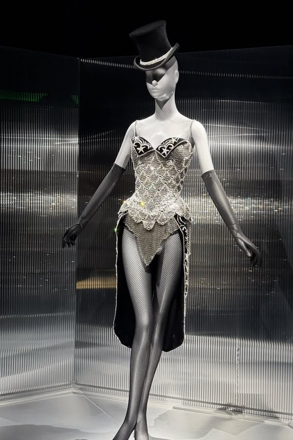 Rashmika Mandanna Slays The Fashion Game In A White Corset Top Photos7