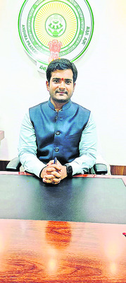 ●తుపాను ప్రభావిత  కుటుంబాలకు నిత్యావసరాలు  
1