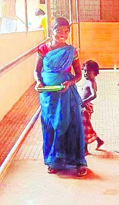 విద్యతోనే  ఉజ్వల భవిత : డీఈఓ1