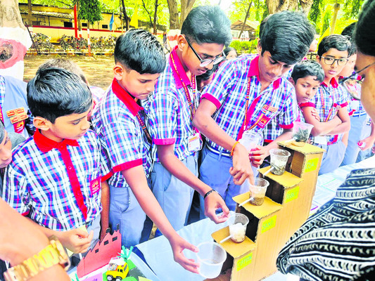 ఆకట్టుకున్న సైన్స్ ఎగ్జిబిషన్ 1