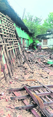 కూలిపోయిన ఇళ్లు 2