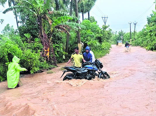 కొట్టుకుపోయిన పేట డైవర్షన్ రోడ్డు 1