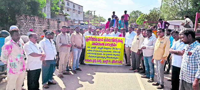 ప్రైవేటు చెక్ పోస్టులు ఎత్తేయాలి1