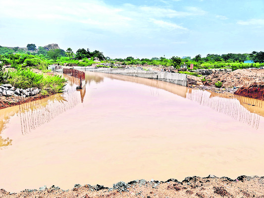 7 గంటలపాటు రైళ్ల నిలిపివేత 1