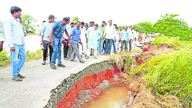 అధైర్యపడొద్దు.. ఆదుకుంటాం 1