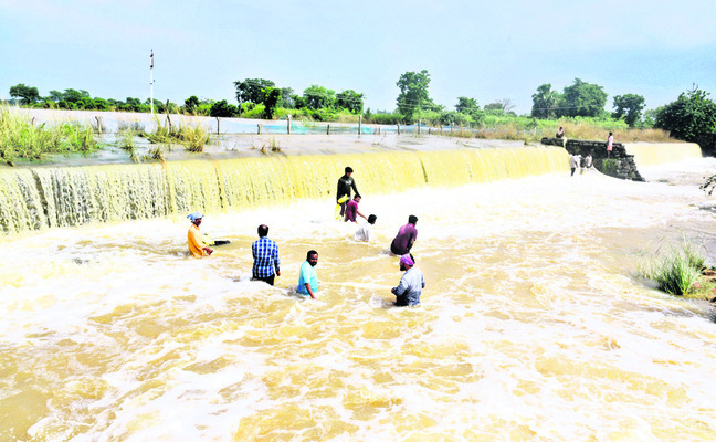 స్తంభించిన జనజీవనం1