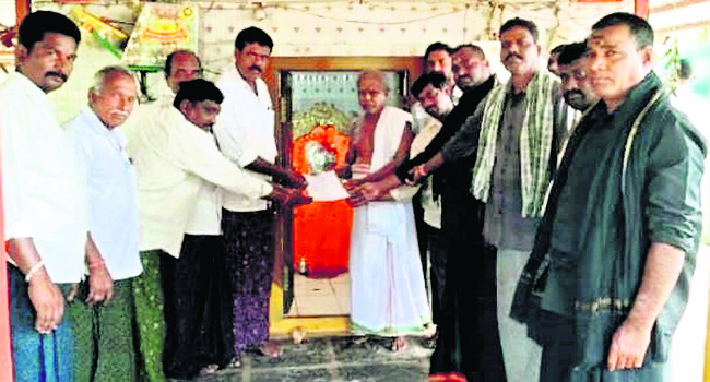 ఆలయ పునఃనిర్మాణానికి రూ.40లక్షలు
1