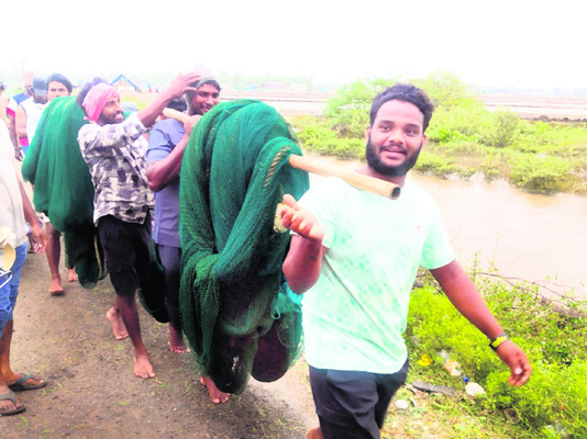 మోంథాతో ఆక్వాకు అపార నష్టం 2