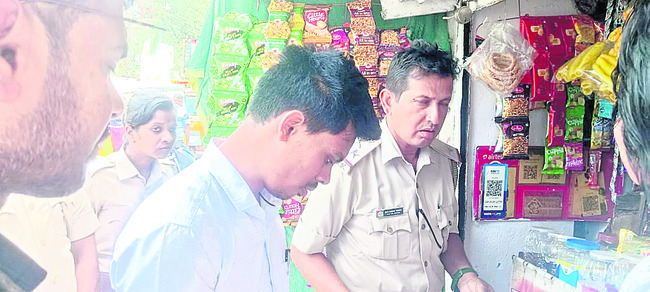 నిషేధిత వస్తువులు విక్రయిస్తే చర్యలు 2