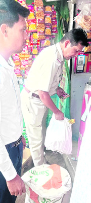 నిషేధిత వస్తువులు విక్రయిస్తే చర్యలు 3