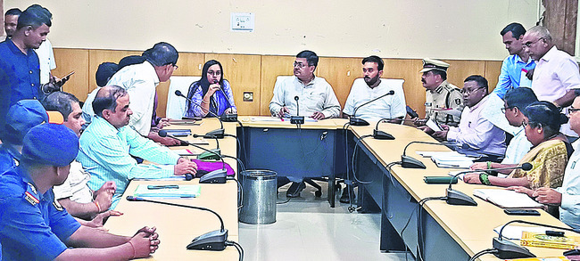 ‘తుఫాన్ నష్టాలు నివారించగలిగాం’ 1