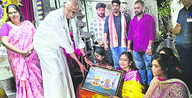 రేపటి నుంచి భవానీ మండల దీక్షలు1